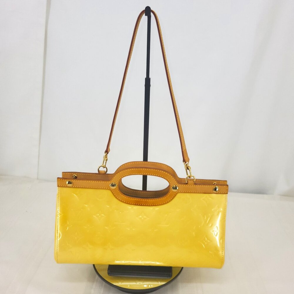 LOUIS VUITTON "Vernis Roxbury Drive Perle" Bag - LV Embossed Monogram *COA - Picture 3 of 16